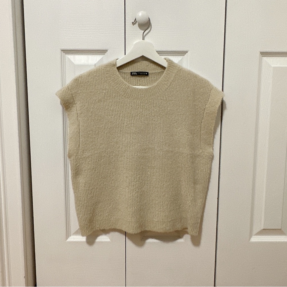❌SOLD❌Zara knit vest